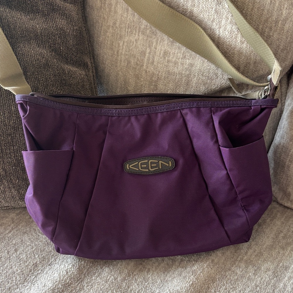 Keen crossbody bag